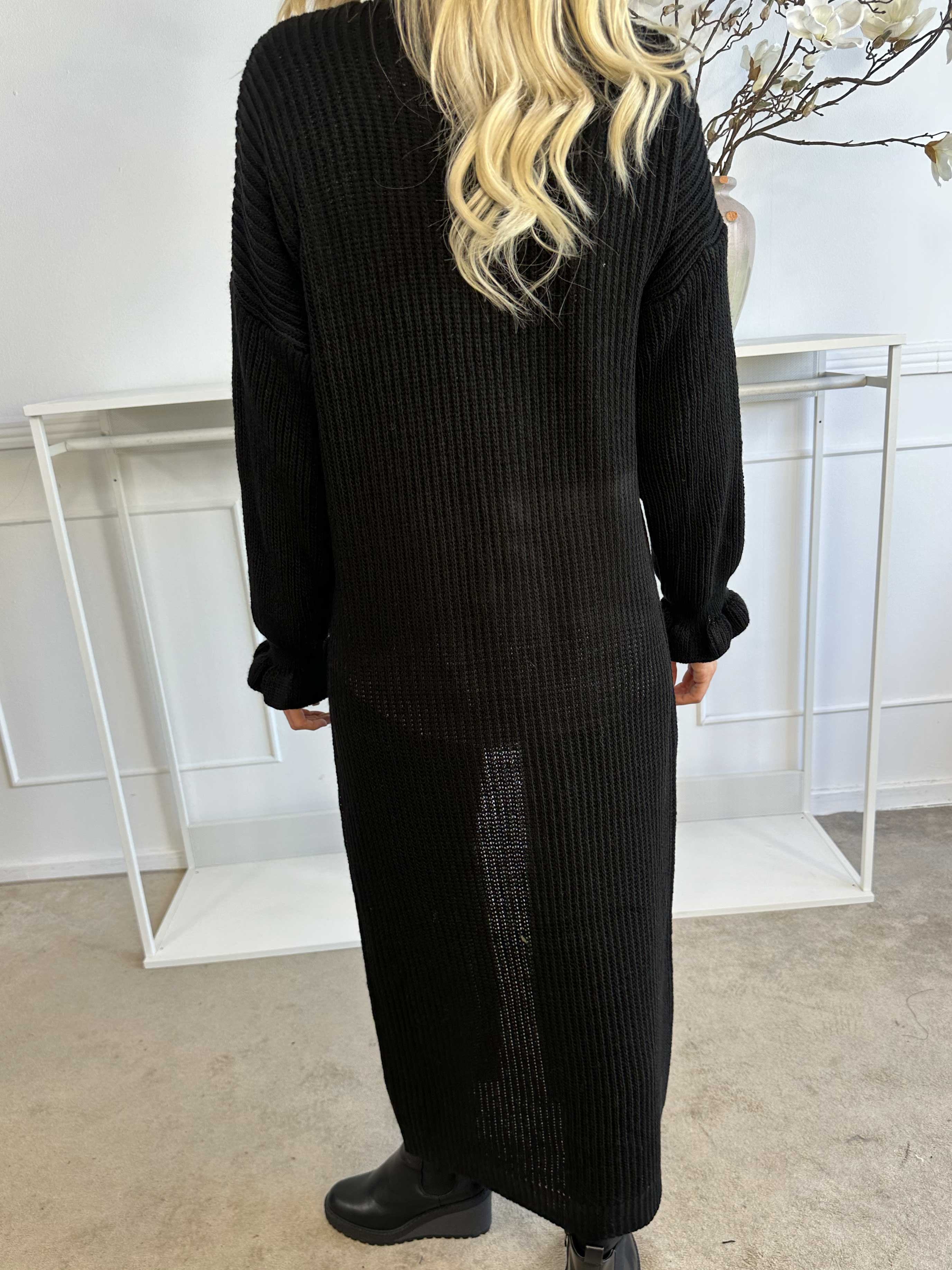 Catalina - Lang strikcardigan med sløjfer og flæsekant